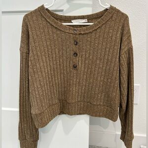 Cropped Quarter Button Top